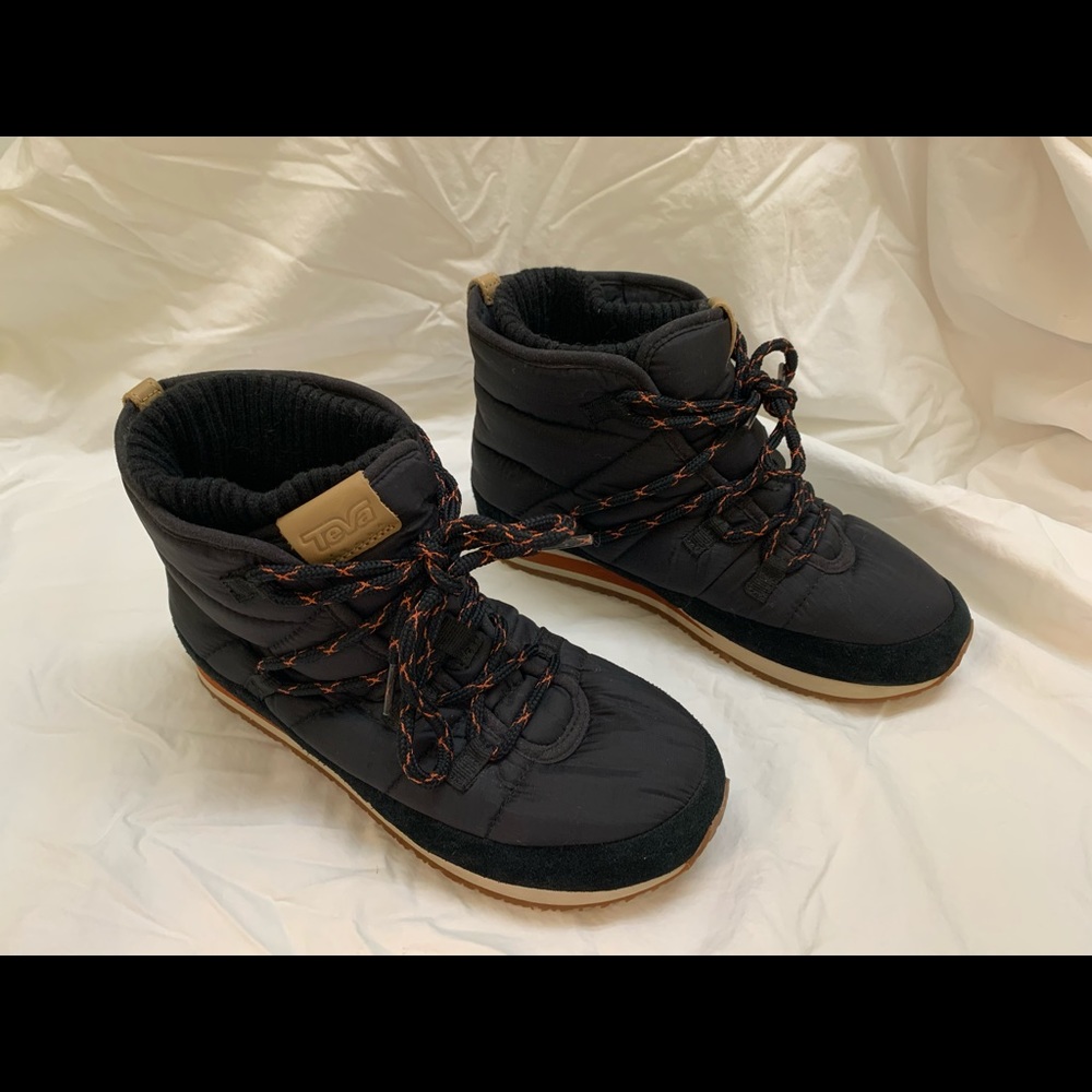 Teva Ember Lace Moc Boots, Size 7.